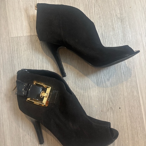 Guess Black Peep-Toe Heeled Boots - Picture 1 of 4